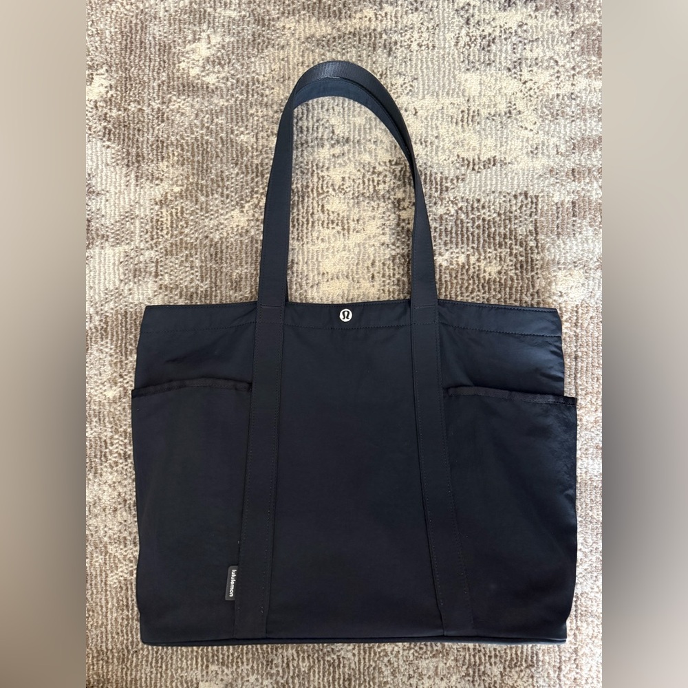 Lululemon Daily Multi-Pocket Tote Bag 20L